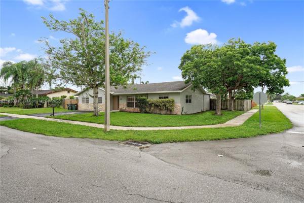 Country Club Village, 1000 NW 17th Ave, Boca Raton, Florida 33486, image 1