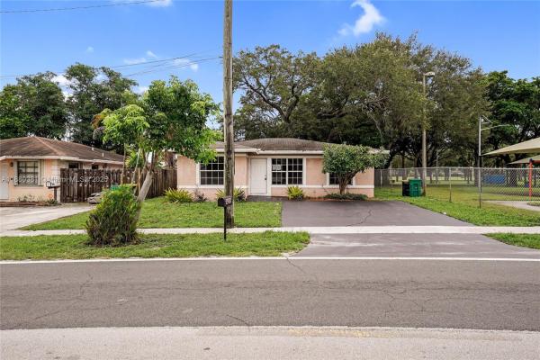 College, 1009 SW 12th Ave, Dania Beach, Florida 33004, image 2