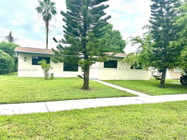 Scott Lake Manor, 1420 NW 174th St, Miami Gardens, Florida 33169, image 2