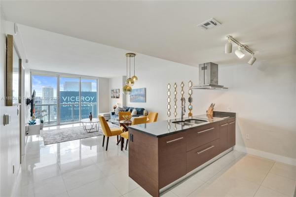 Icon Brickell Tower 3, 485 Brickell Ave #4207, Miami, Florida 33131, image 1