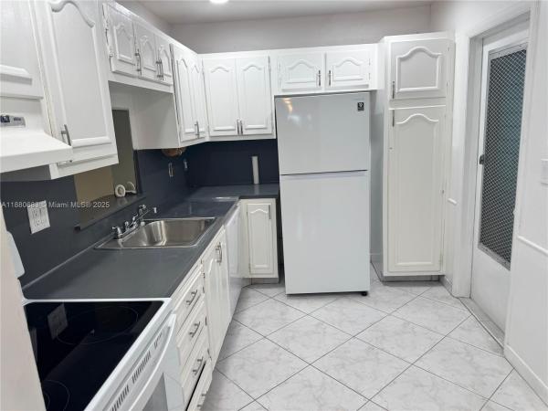 Emerald, 4141 NW 44th Ave #117, Lauderdale Lakes, Florida 33319, image 2