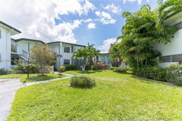 18706 NE 18 Ave #206, Unincorporated Dade County, Florida 33179, image 1