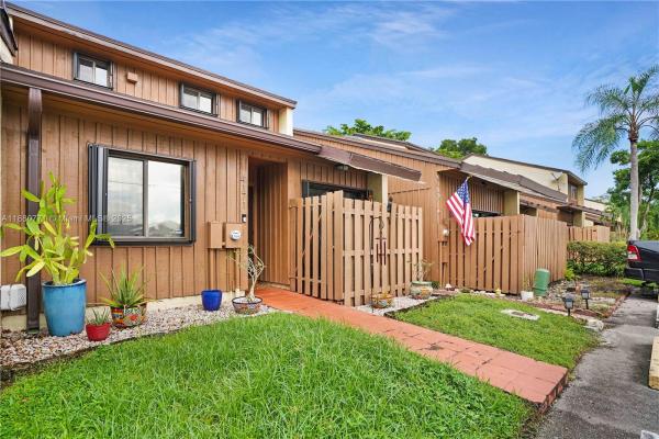Reflections At Pine Island Lakes, 4171 SW 85th Ave, Davie, Florida 33328, image 2
