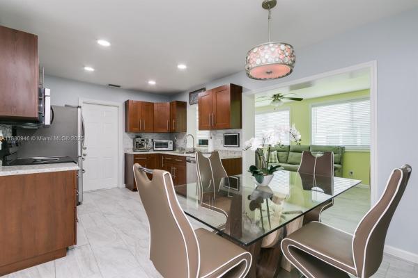 Sunset Isle 13, 8105 NW 59th St, Tamarac, Florida 33321, image 2