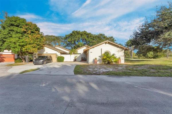 The Hills Of Inverrary, 3400 Cherry Garden Cir #156, Lauderhill, Florida 33319, image 1