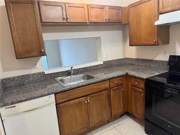 Montecarlo, 486 NW 165 Street Rd #B-506, Golden Glades, Florida 33169, image 2