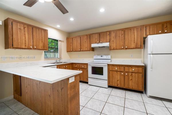 Bay Tree Patio Homes, 8209 SW 24th St #19C, North Lauderdale, Florida 33068, image 2