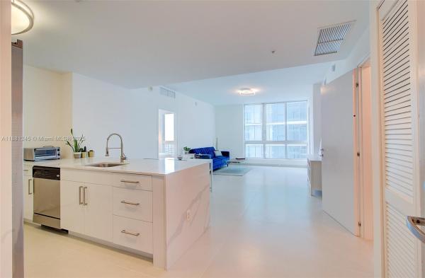 Met 1, 300 S Biscayne Blvd #T-2104, Miami, Florida 33131, image 1