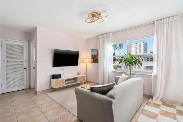 Palmview, 1824 Monroe St 10 ##10, Hollywood, Florida 33020, image 1