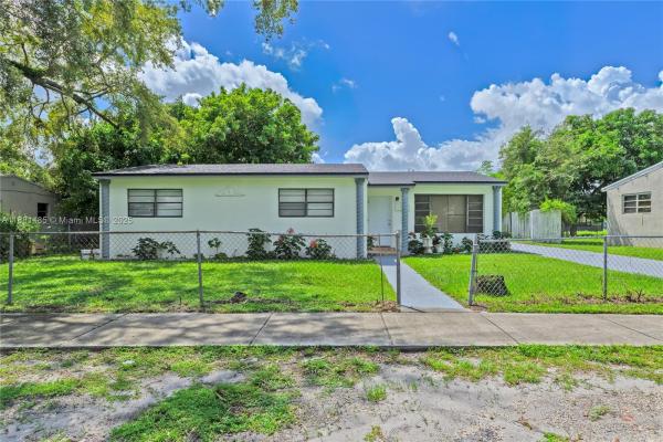 Pine Tree Park, 2960 NW 165th St, Miami Gardens, Florida 33054, image 1