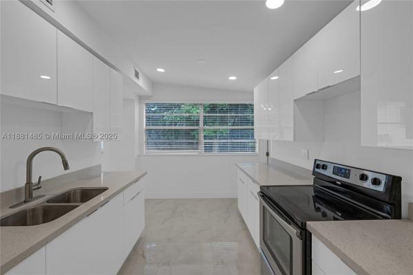 Pine Tree Park, 2960 NW 165th St, Miami Gardens, Florida 33054, image 2