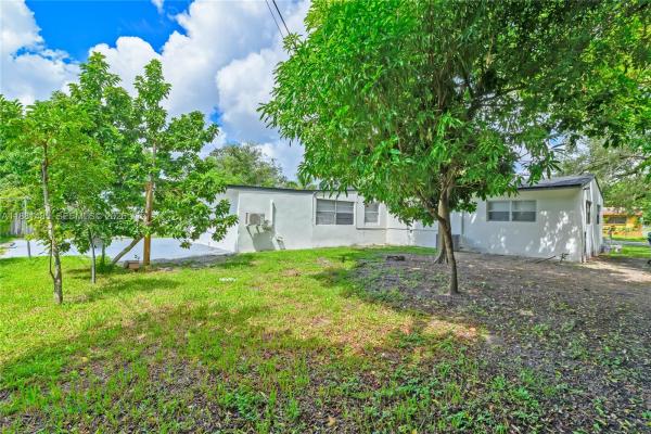 Pine Tree Park, 2960 NW 165th St, Miami Gardens, Florida 33054, image 1