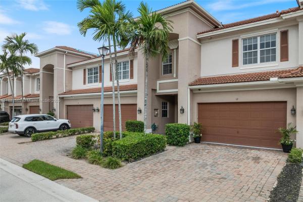 Carriage Pointe Townhomes, 12 Nottingham Pl, Boynton Beach, Florida 33426, image 1
