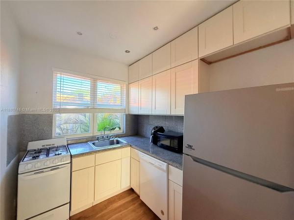 Fairgreen, 315 W 28th St #14, Miami Beach, Florida 33140, image 1