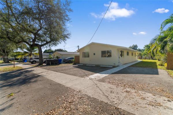 Hollywood Beach Gardens, 5812 Buchanan St #1-2, Hollywood, Florida 33021, image 1