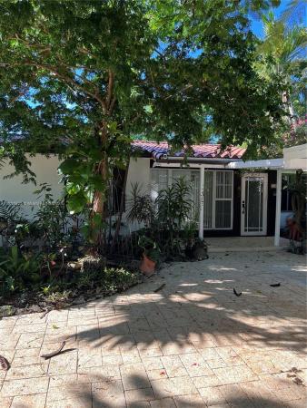Tropical Manors, 500 NE 27th Dr, Wilton Manors, Florida 33334, image 1
