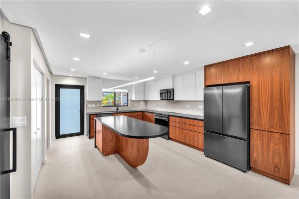 2211 NE 122nd St #2211, Miami, Florida 33181, image 1