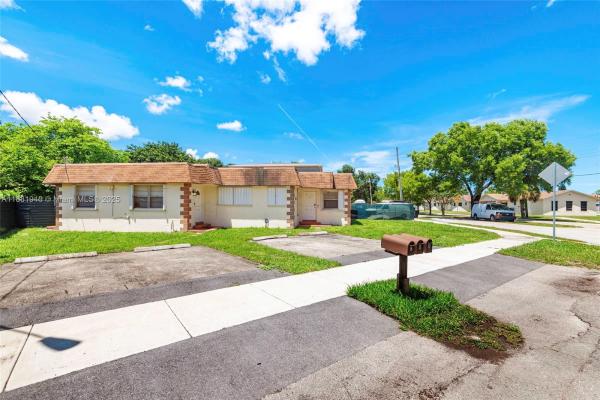 Hollywood Beach Gardens, 201 Columbus Pkwy 1-2 ##1-2, Hollywood, Florida 33021, image 1