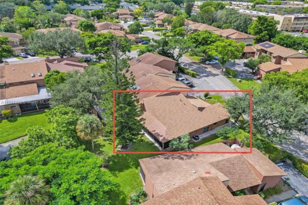 Banyan Lakes, 6188 Pine Tree Ln #A, Tamarac, Florida 33319, image 2