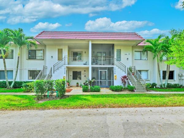 Saddle Club Garden, 16168 Laurel Dr #101, Weston, Florida 33326, image 2