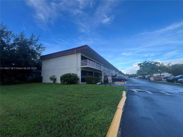 Bel-Aire, 5387 SW 40th Ave #103, Dania Beach, Florida 33314, image 2