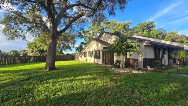 East Lakes Townhomes, 9600 NW 15th Ct, Pembroke Pines, Florida 33024, image 1