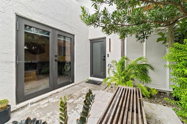 Snapper Creek Townhouses, 11073 SW 70th Ln, Kendall, Florida 33173, image 2