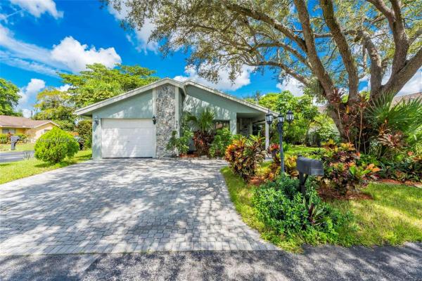 Bayberry Village At Jacaranda, 990 NW 89th Ave, Plantation, Florida 33324, image 2