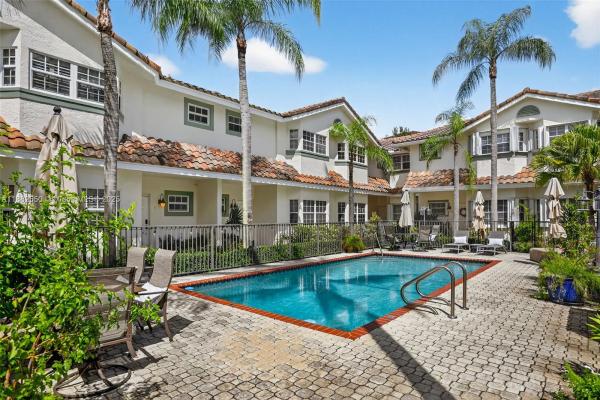 Parkside Villas, 633 NE 9th Ave 2 ##2, Fort Lauderdale, Florida 33304, image 1
