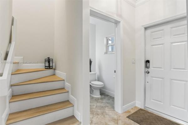Parkside Villas, 633 NE 9th Ave #2, Fort Lauderdale, Florida 33304, image 3