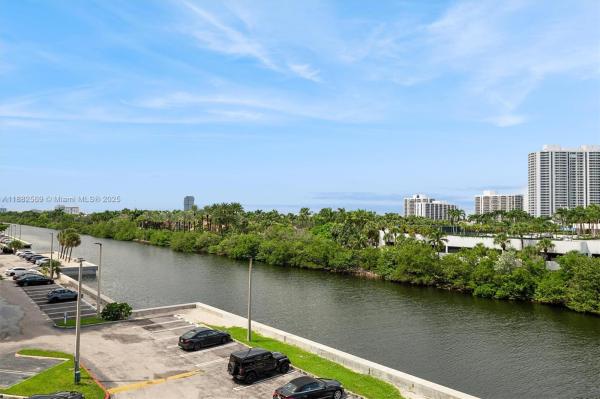 Waterview 2, 20515 E Country Club Dr #442, Aventura, Florida 33180, image 3