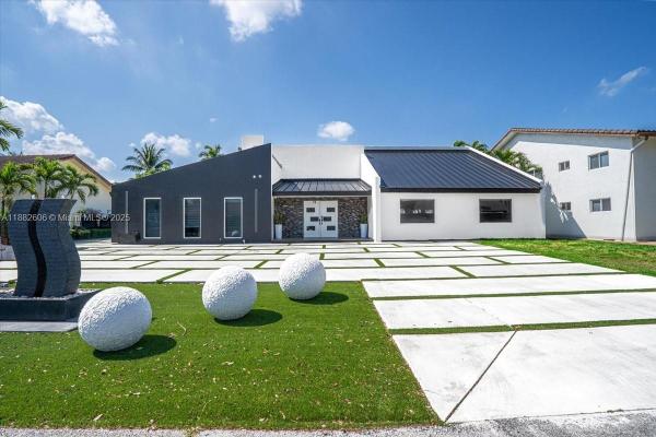 7220 N Oakmont Dr, Hialeah, Florida 33015, image 1