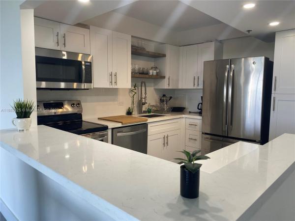 Waterview 2, 20515 E Country Club Dr #549, Aventura, Florida 33180, image 1
