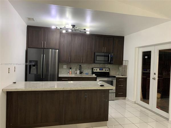 Valencia Villas, 3298 W 70 St #101, Hialeah, Florida 33018, image 1