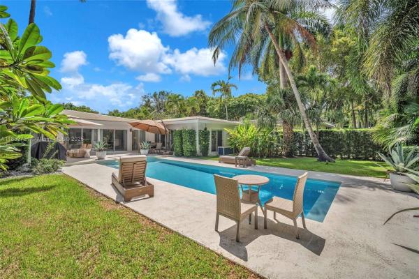 Coconut Grove Manor, 203 Ridgewood Rd, Coral Gables, Florida 33133, image 1