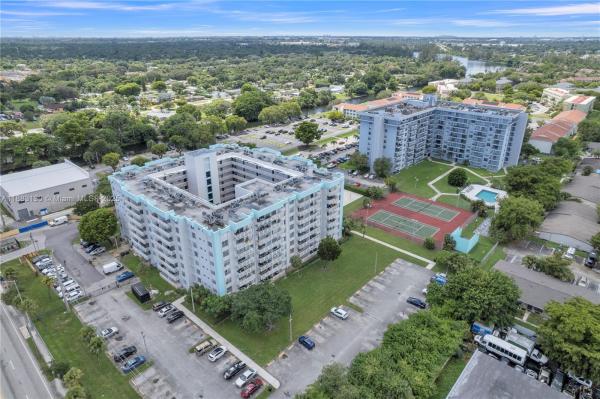 Parkway Towers, 15600 NW 7 Ave #708, Golden Glades, Florida 33169, image 2