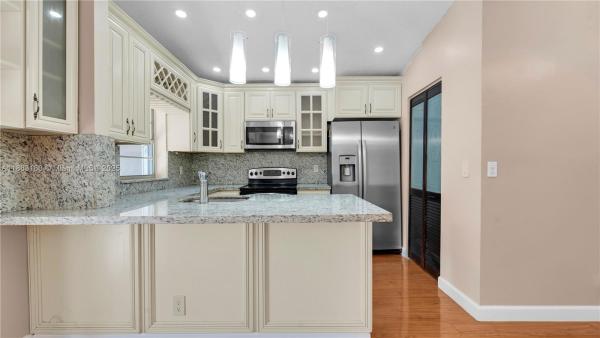 570 Woodgte Cir #A, Sunrise, Florida 33326, image 1