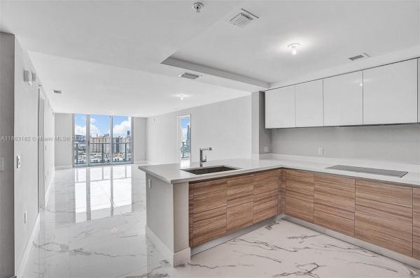 Parque Towers, 330 Sunny Isles Blvd #5-2205, Sunny Isles Beach, Florida 33160, image 1