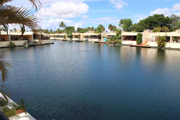 Loch Lomond West, 15512 Sharpecroft Dr, Miami Lakes, Florida 33014, image 1