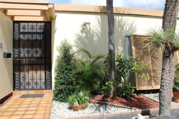 Loch Lomond West, 15512 Sharpecroft Dr, Miami Lakes, Florida 33014, image 3