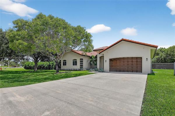 27601 SW 152nd Ct, Unincorporated Dade County, Florida 33032, image 1
