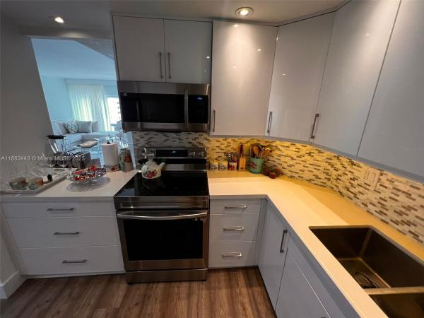 Arlen House West, 500 Bayview Dr #1021, Sunny Isles Beach, Florida 33160, image 1