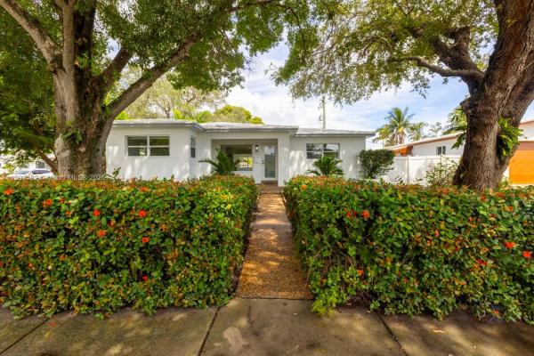 Dania Beach No HOA, 327 SE 2nd Ave, Dania Beach, Florida 33004, image 1