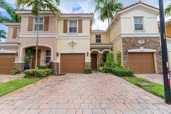 Emerald Creek Townhomes, 12442 Emerald Creek Ct, Plantation, Florida 33325, image 1