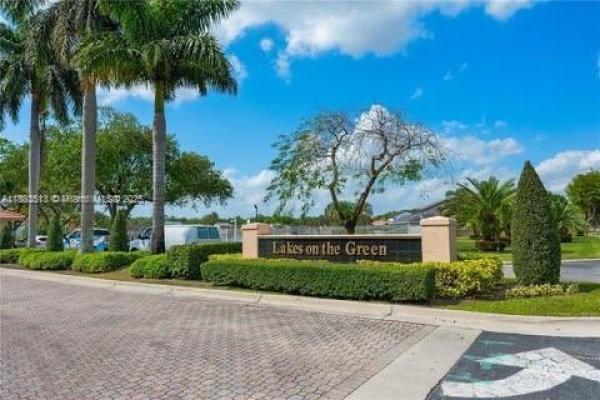 9038 NW 193rd Ter, Hialeah, Florida 33018, image 1