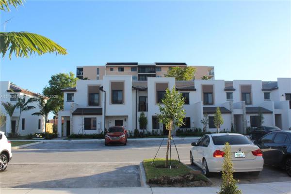 Las Ramblas At Via Ventura, 333 NE 208th Ter, Ives Estates, Florida 33179, image 2