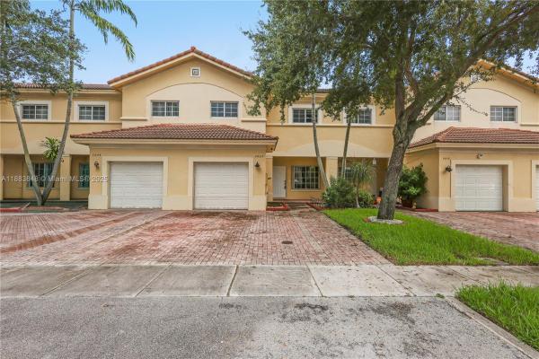 7627 N Stonecreek Cir, Hollywood, Florida 33024, image 1