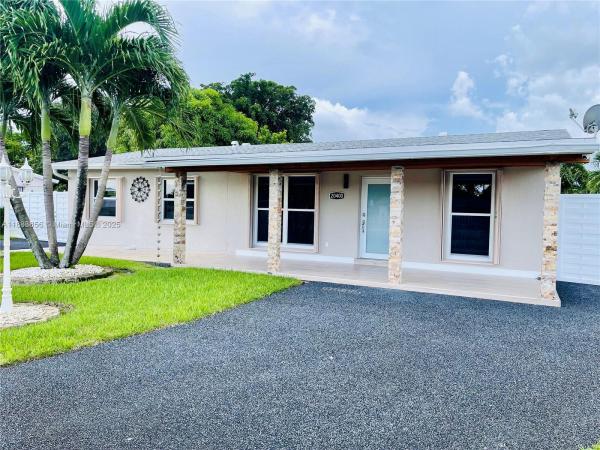 Starlightlot, 20400 NW 40th Ct, Miami Gardens, Florida 33055, image 2