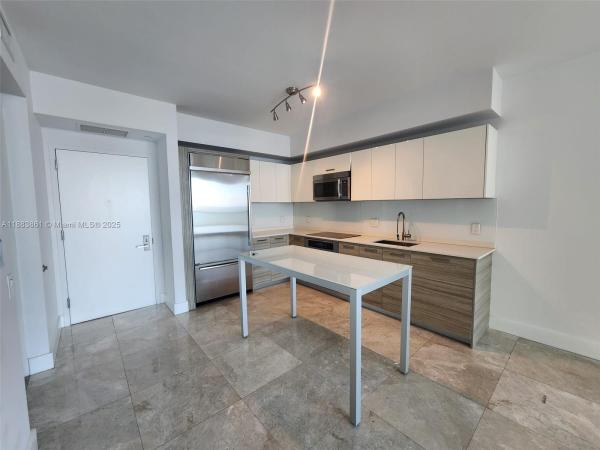 Brickell House, 1300 Brickell Bay Dr #2007, Miami, Florida 33131, image 1