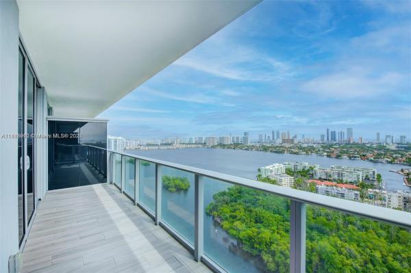 The Harbour South Tower, 16385 Biscayne Blvd #2616, North Miami Beach, Florida 33160, image 1